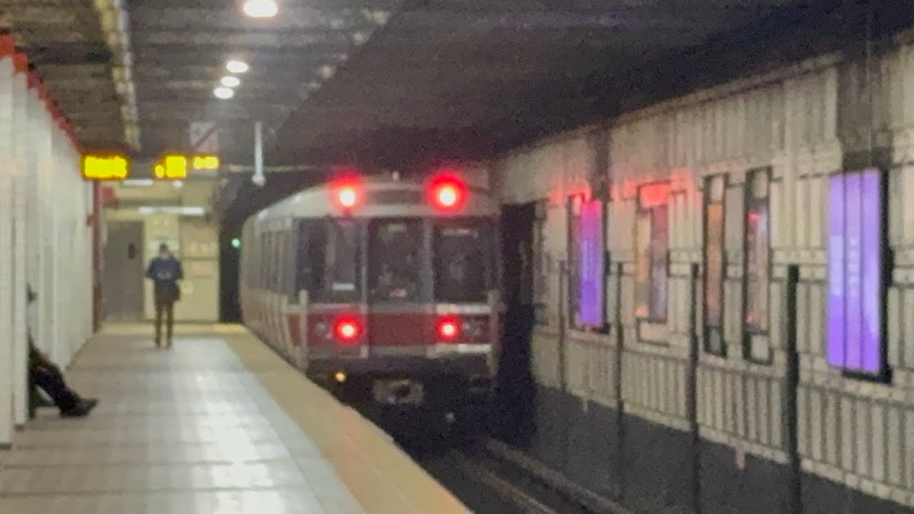 MBTA Railfanning at Red, Orange and Green Line Trains!