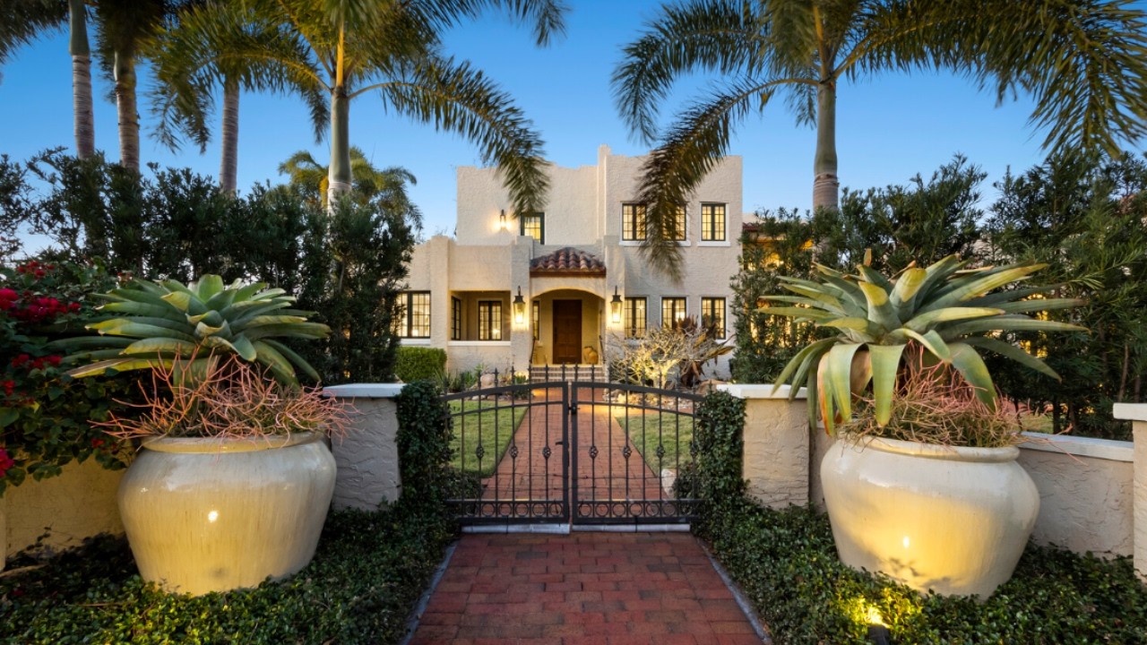 VIRTUAL TOUR  |  West of Trail Sarasota Luxury Home  |  The Pearsall House