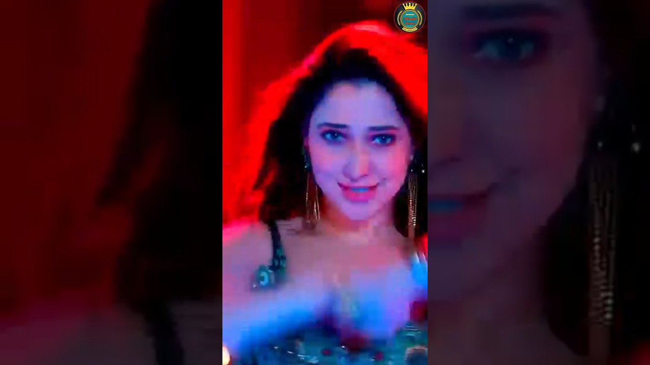 Tamanna bhatiya Shahrukh Khan and Shahid Kapoor Gujarati music dance //#shortsfeed#indiandancer#reel