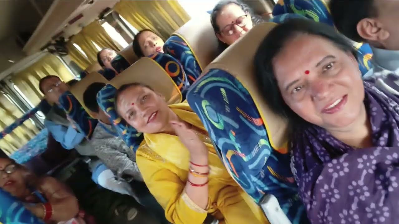पुलिस वालों ने आगे नहीं जाने दिया अच्छा नहीं लगा हर हर महादेव 🙏🙏💐