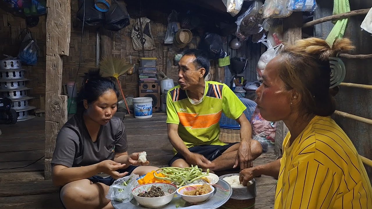 ป่นเห็ดเฟืองกินข้าวแลงกับครอบครัว11 กุมภาพันธ์ ค.ศ. 2026