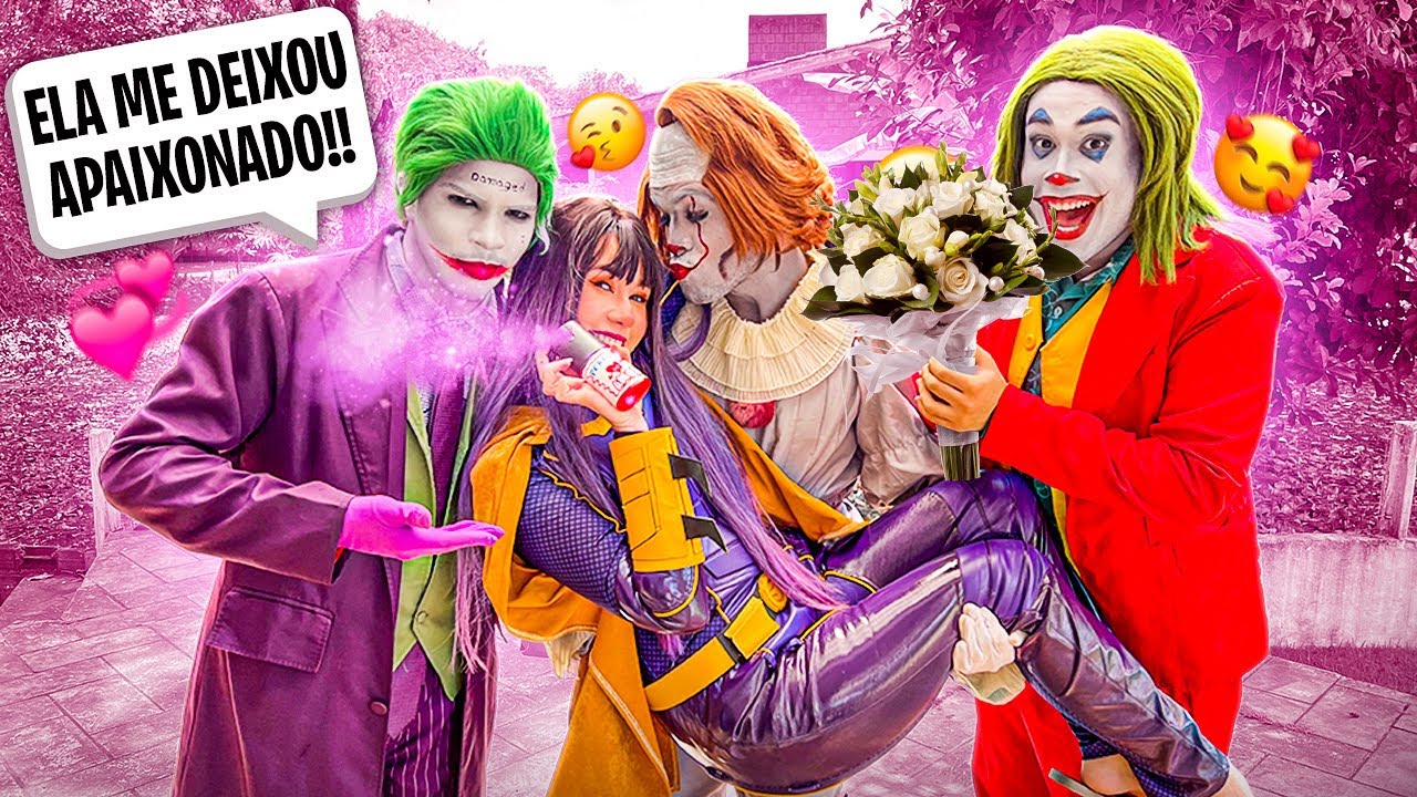 TODOS ESTÃO APAIXONADOS PELA BATGIRL!!
