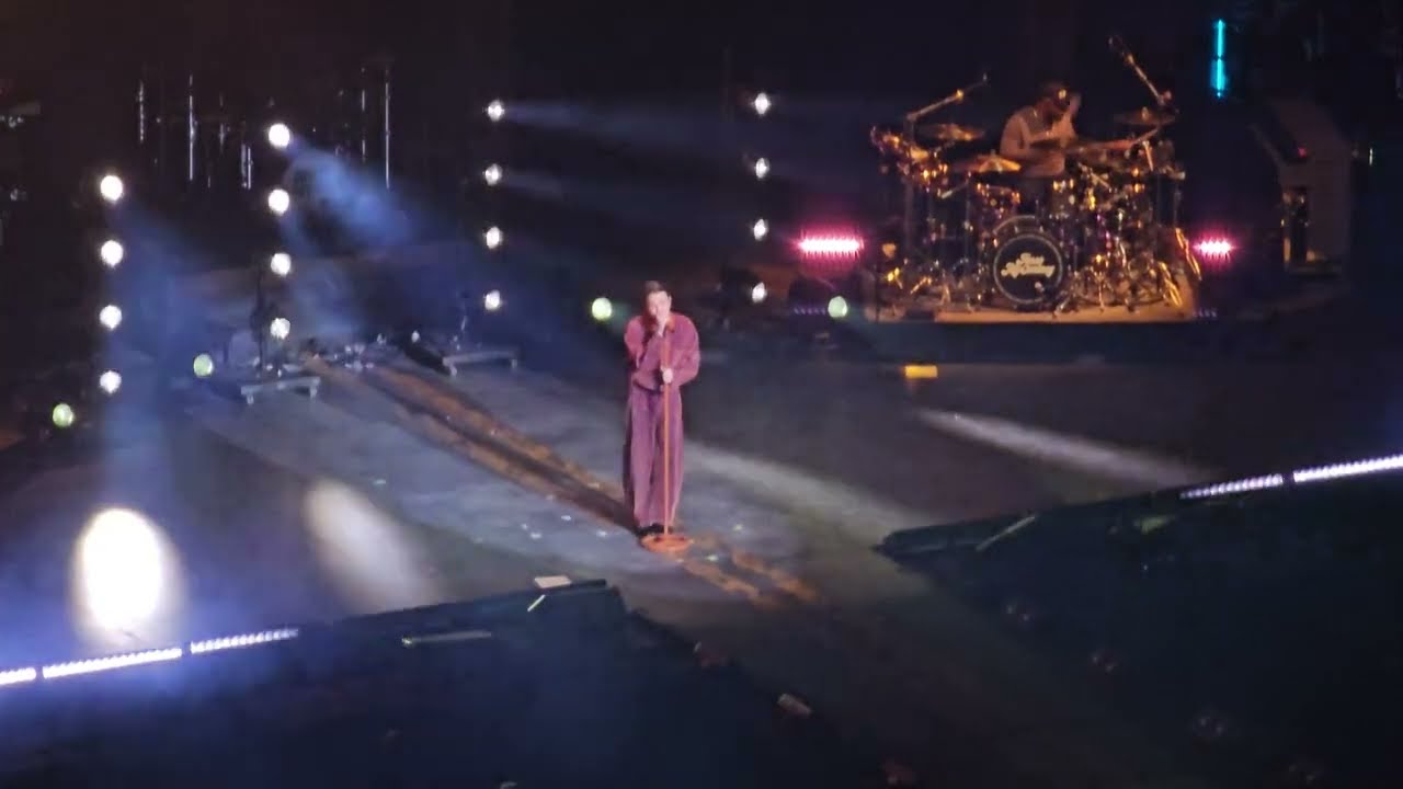 Shake - Jesse McCartney - Jonas Brothers' Greetings from Your Hometown Tour