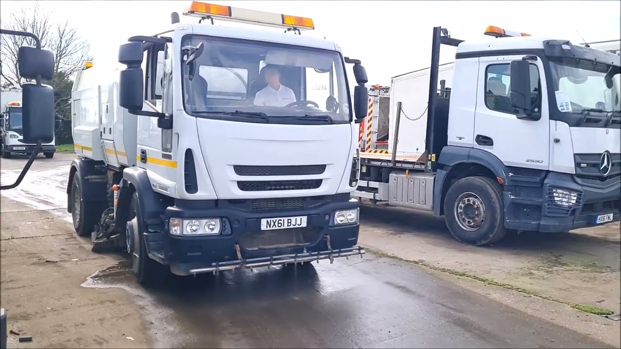 11 2011 Iveco Scarab Mistral dual sweep road sweeper