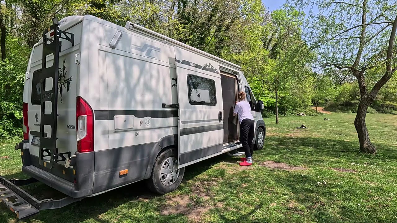 GÖL KENARI KARAVAN KAMPI (LEYLEKLER)