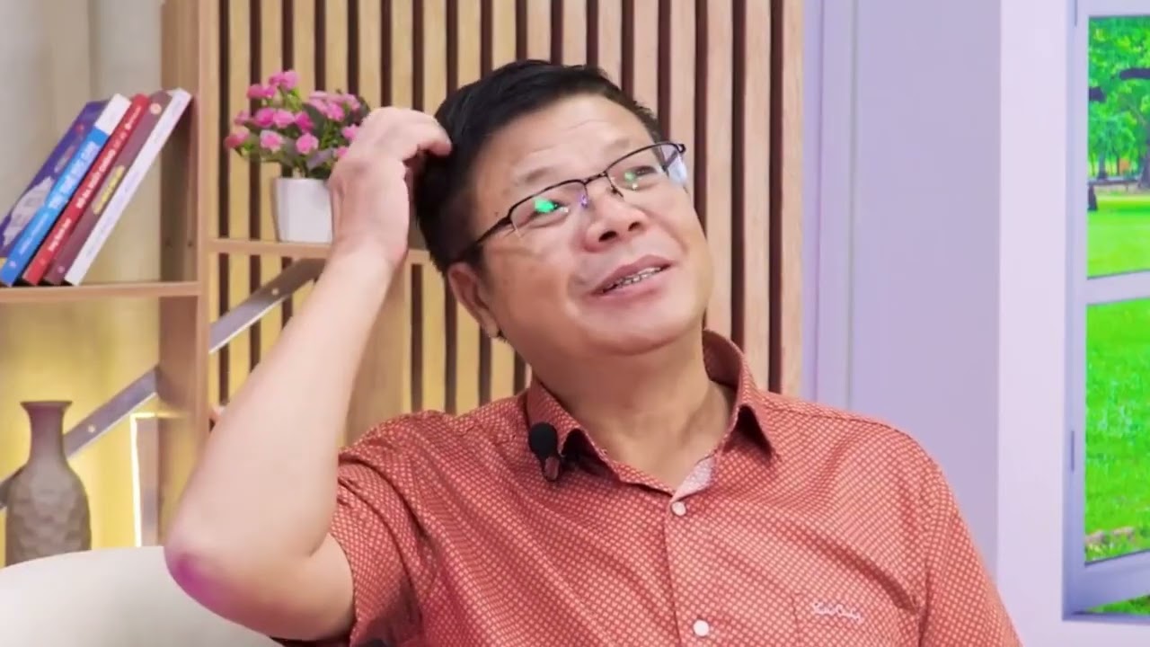 Nghe tin sếp ốm, vợ xách đồ đi chăm bỏ mặc chồng đang chăm con ốm
