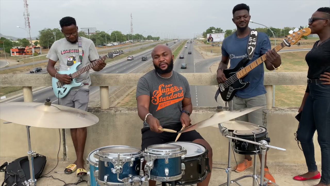 Wait For It... Beautiful Black Lady Couldn't Resist Music By The Road Side | Watch What Happened