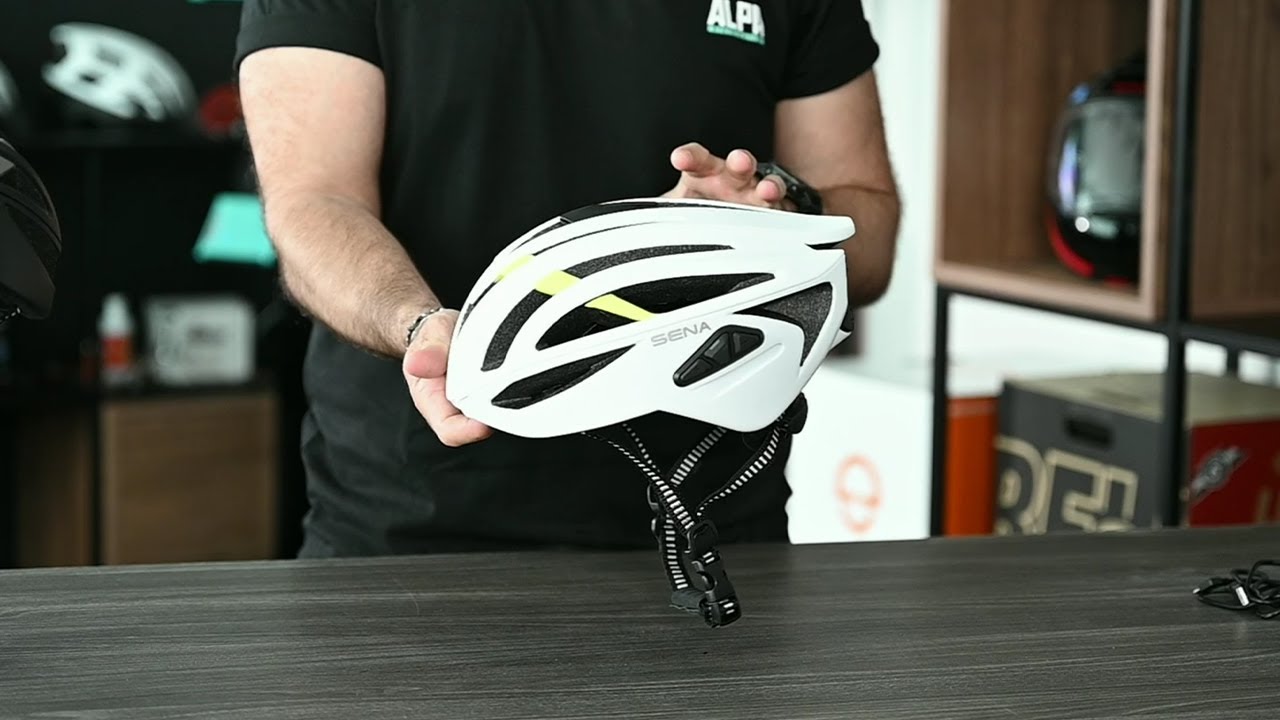 Vi presentiamo il casco con interfono SENA R2 e R2 EVO