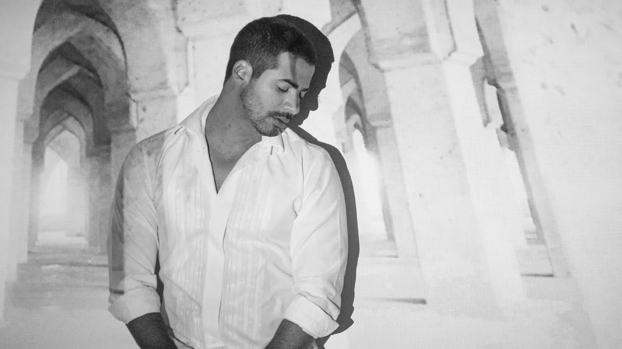 Dienis - Castelo De Naipes [Clipe Oficial] - ft photography artist Renate Graf