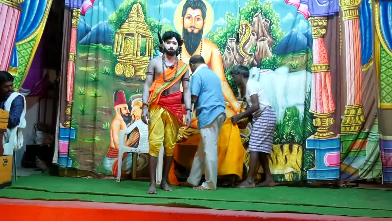 శ్రీ వీర బ్రహ్మేంద్ర స్వామి చరిత్ర వీధి నాటకంలో వీరబ్రహ్మేంద్రస్వామి సిద్దయ్యకు జ్ఞాన బోధ చేయుట