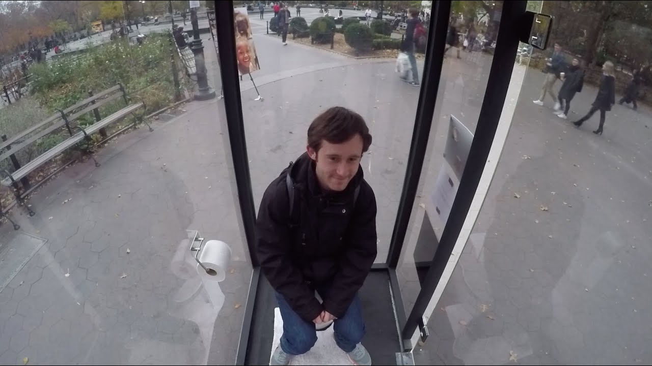 Вы бы воспользовались этим прозрачным унитазом?