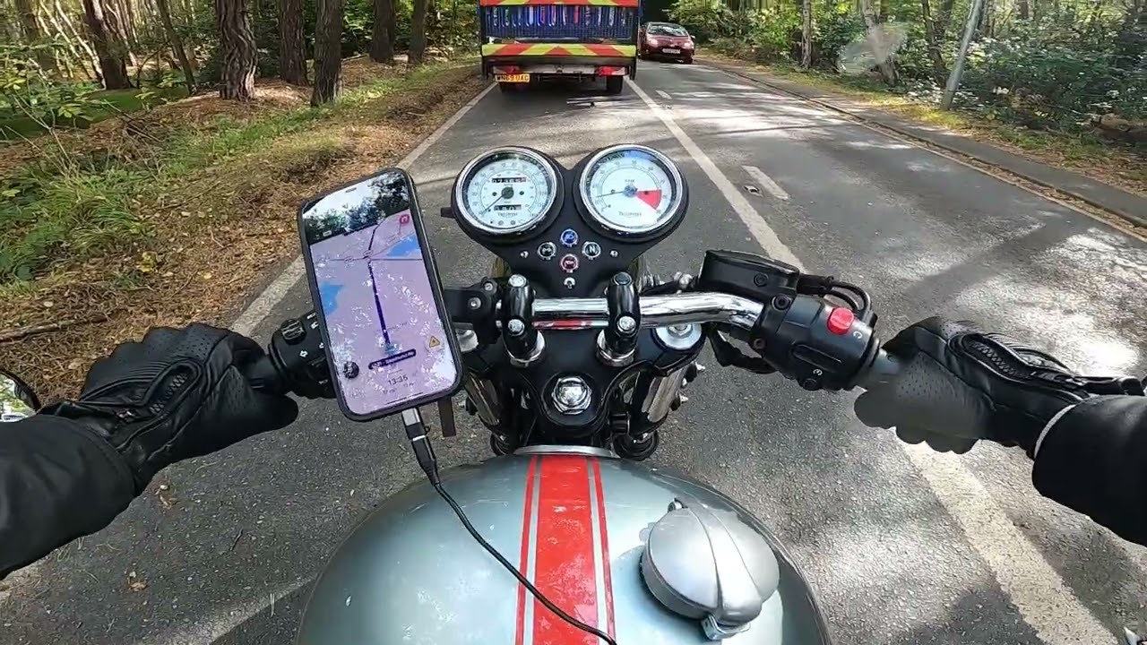 Triumph Thruxton 900 POV: Wokingham - Guildford (via Blackwater, Aldershot, and Pirbright)