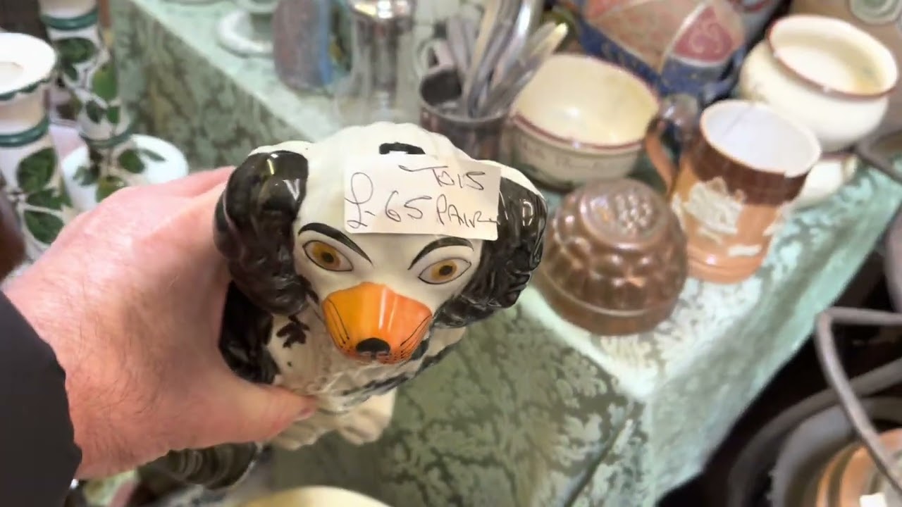 Finding hidden antiques! Walk around ‘Antiques On High’ in Somerset. What do you spot?