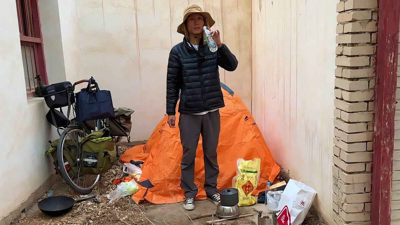 騎行甘肅去內蒙古，第一天80公里很輕鬆，天黑廢棄小屋過夜做飯吃
