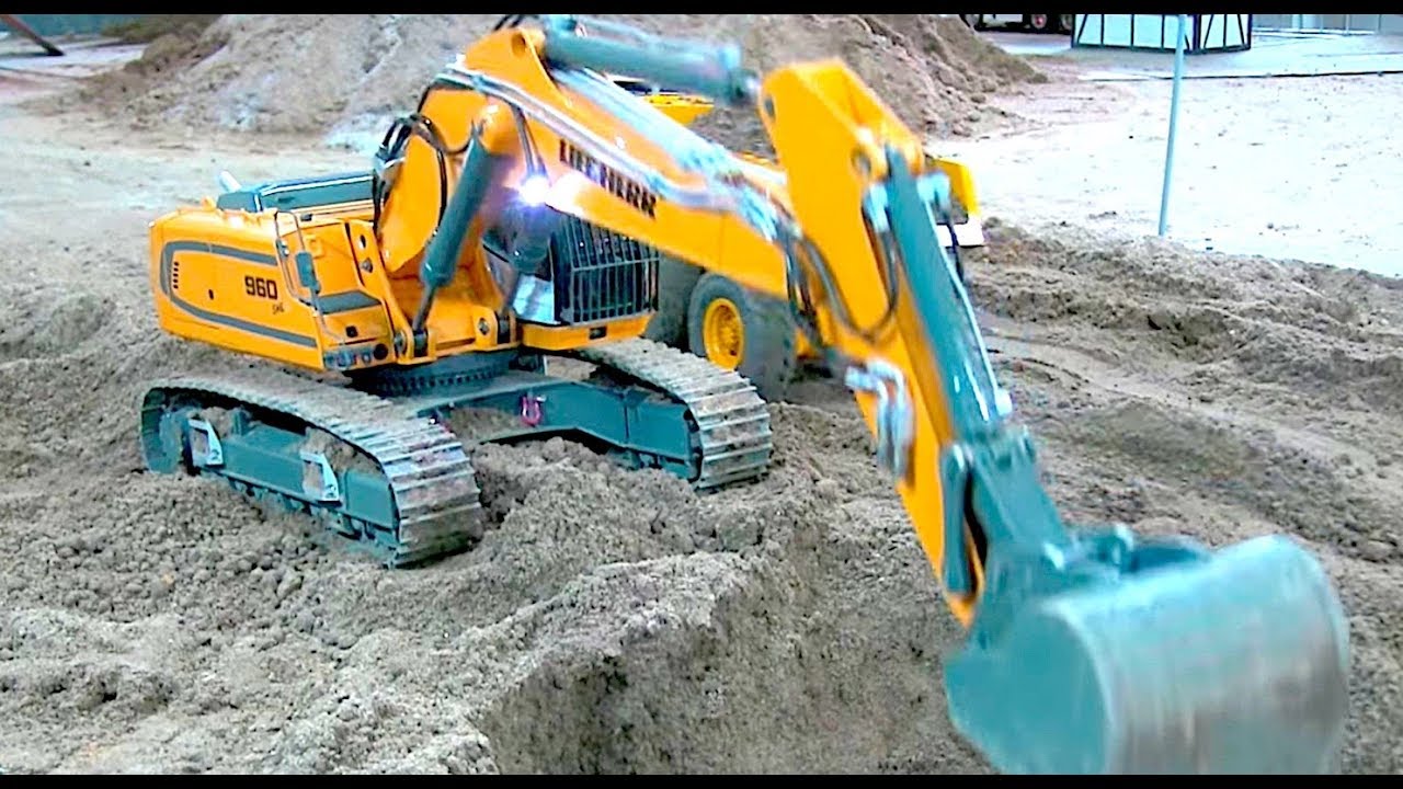 RC EXCAVATOR LIEBHERR 960 SME and RC TRUCK VOLVO A25C