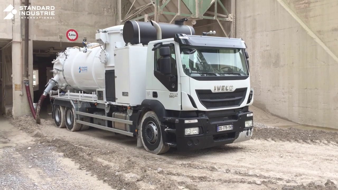 Industrial vacuum truck