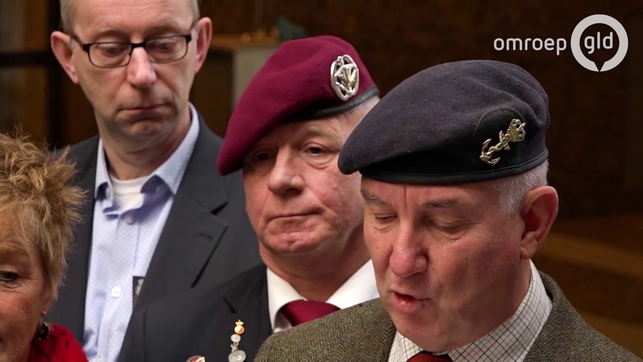 Emotionele oud-militairen leveren uit woede hun medailles in