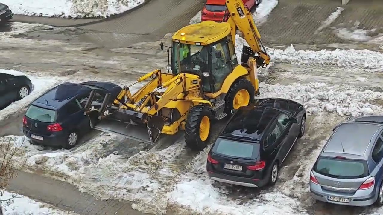 Jaroty, Olsztyn. 13.02.2025. Odśnieżanie podwórka.