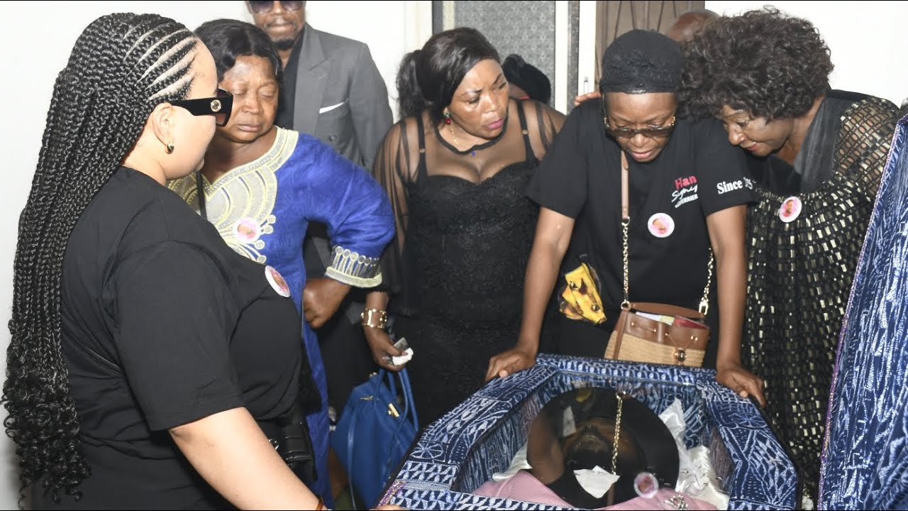 Suite des obsèques de Hans COLTER de la morgue au domicile familial à Emombo.