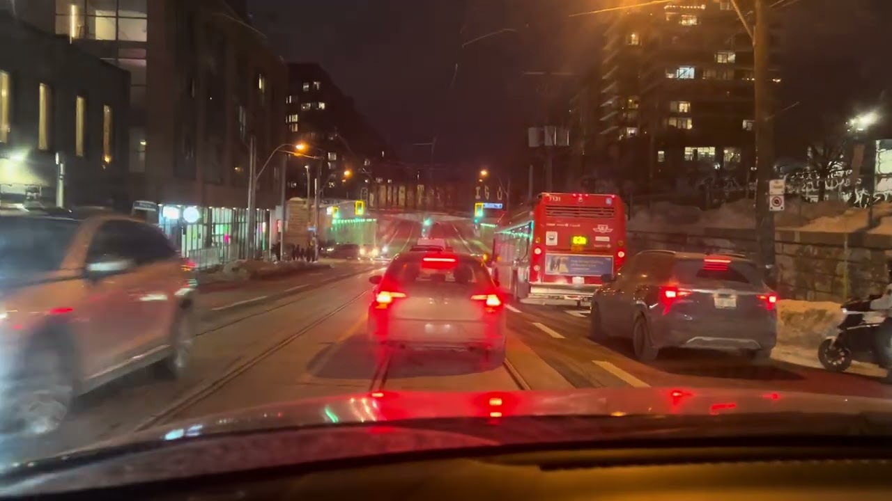 From Dufferin st and Lakeshore CNE to Dufferin Mall traffic too slow,(sống Toronto phải chịu kẹt xe)