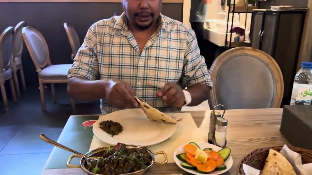 Restaurant Mein Bhindi Masala Khane Gaya 😋 | Full Taste Review