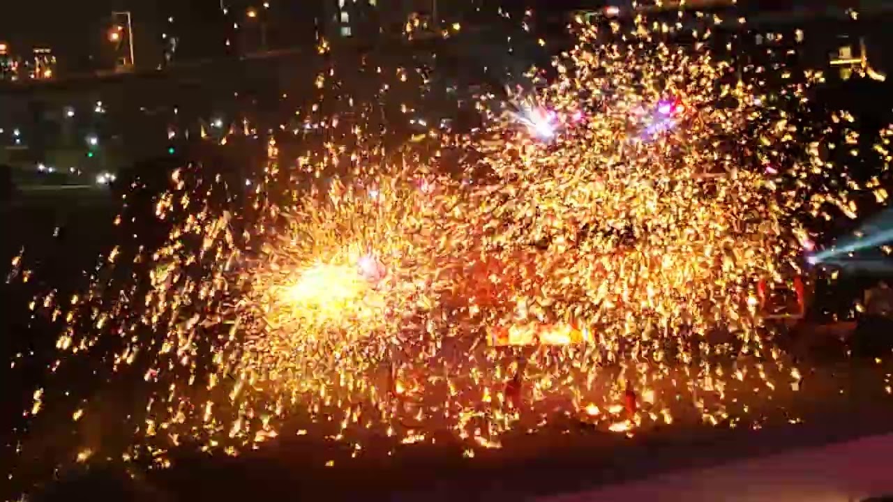 新北燈會山西打鐵花表演 New Taipei Lantern Festival: Iron Flower special program