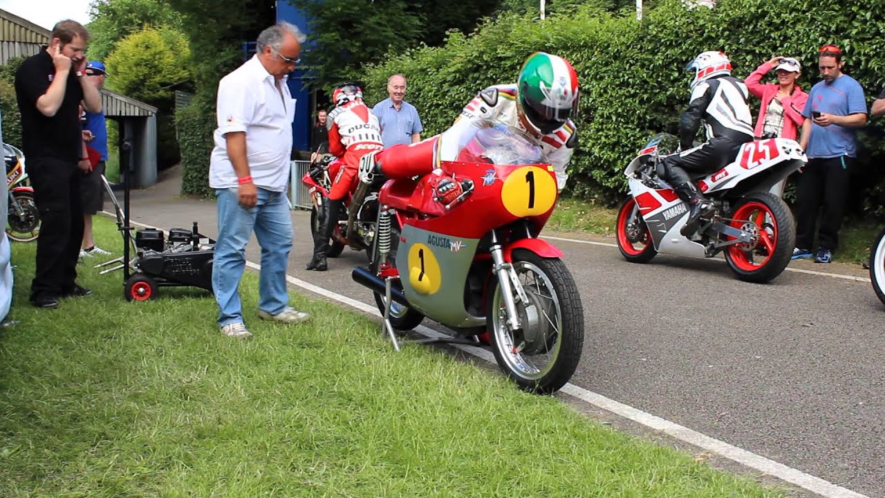 Olivers Mount Giacomo Agostini MV Agusta Start-up (Awesome Sound)