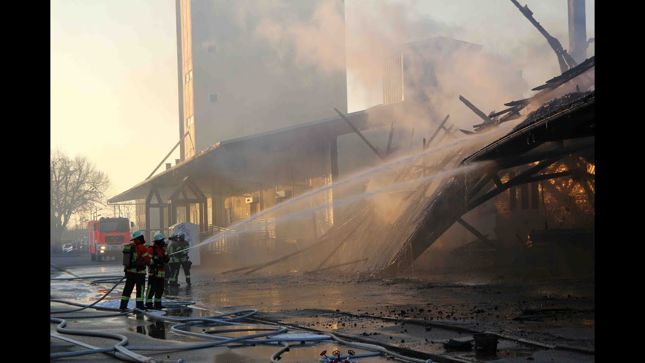 Gro&szlig;brand / Lagerhaus in Vollbrand - Neuenstein [Gro&szlig;alarm/L&ouml;schen auf Bahngleisen]