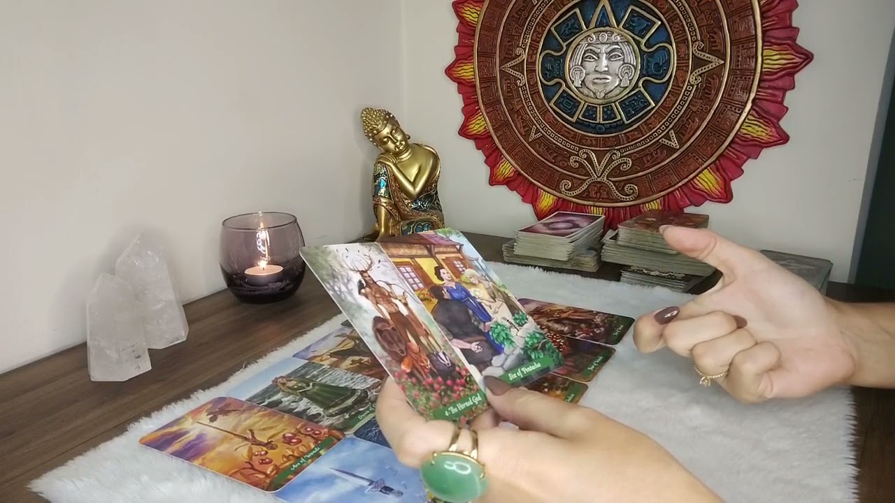 O que está PENSANDO  sobre nós? Qual ATITUDE irá tomar? Tarot amor ❤️🔮✨