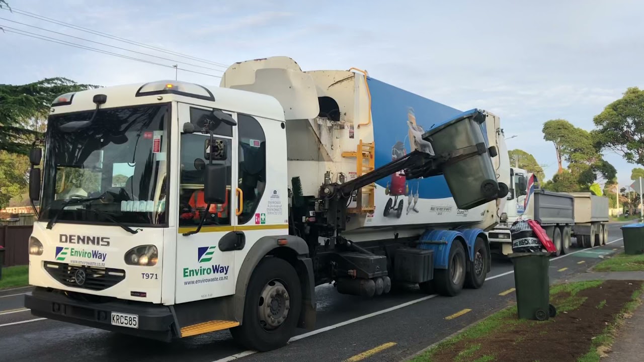 Auckland New Zealand Recycling Truck, T971 Dennis Enviro Way Spill Shield Is A Little Bit Damaged,