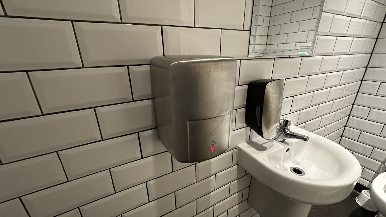 (The Splash Lab Air Fury) Modified HOKWANG HK-JA05 at Costa - Euro Retail Park, Ipswich - 🚻 RHS