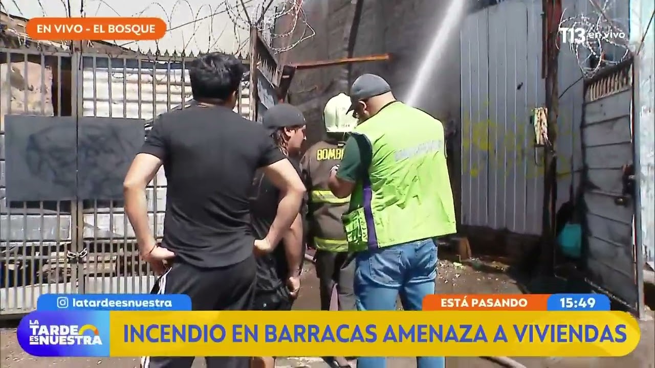 Incendio amenaza a viviendas en El Bosque