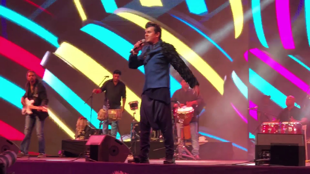 Sonu Nigam Concert Global Village 16 March 2018 -  Maria Maria (14)