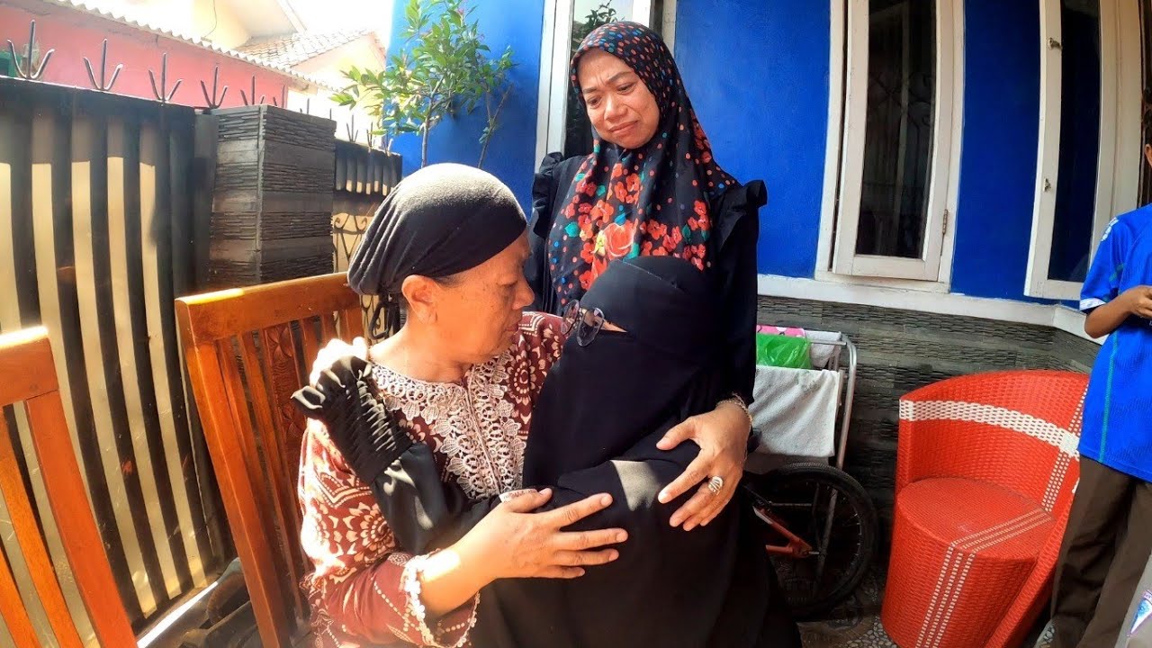 PULANG KE🇮🇩 ORANG TUA KU SUDAH MENINGGAL INILAH PENGGANTI ALM IBUKU BAHAGIA BISA KUMPUL DGN KELUARGA