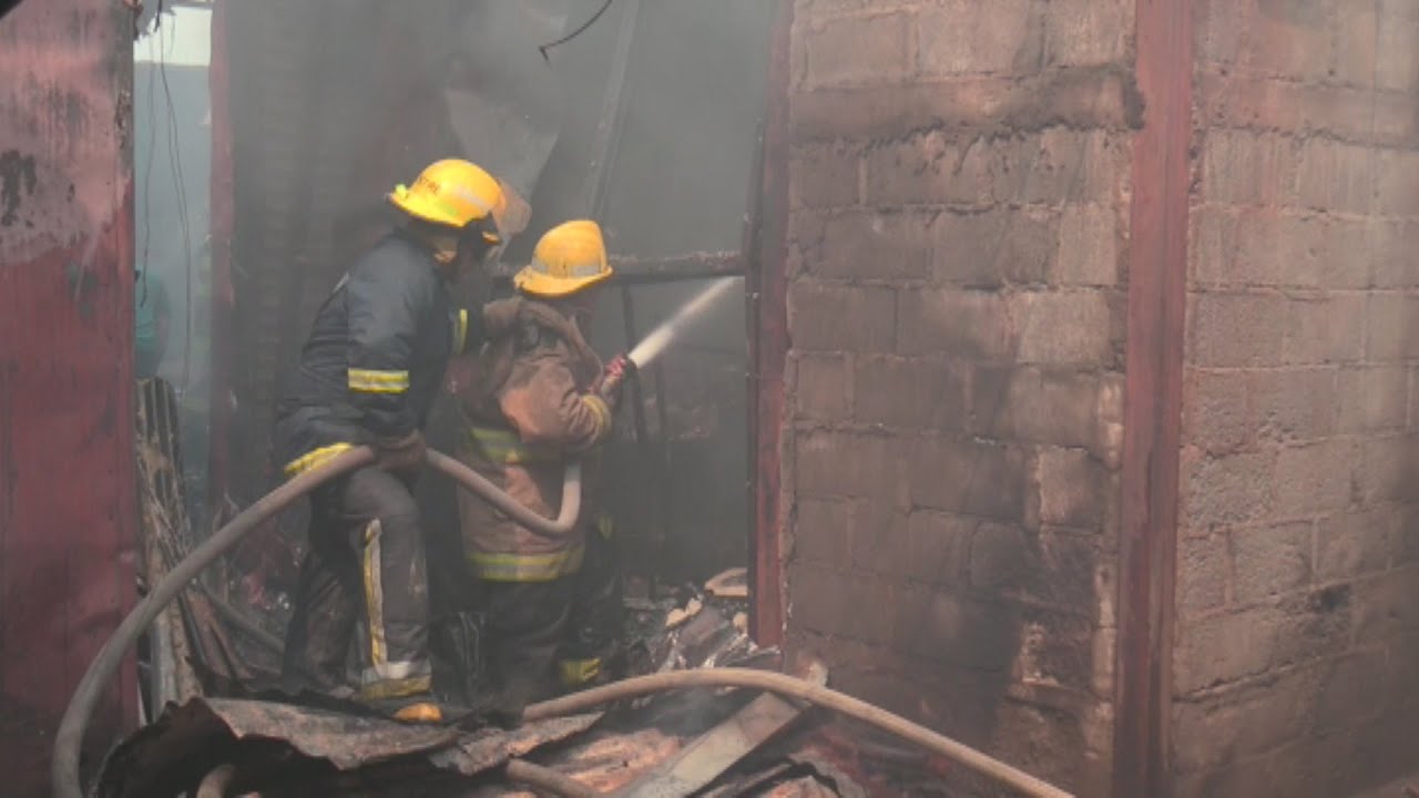 Incendio consume parte de un gran mercado público en Nicaragua