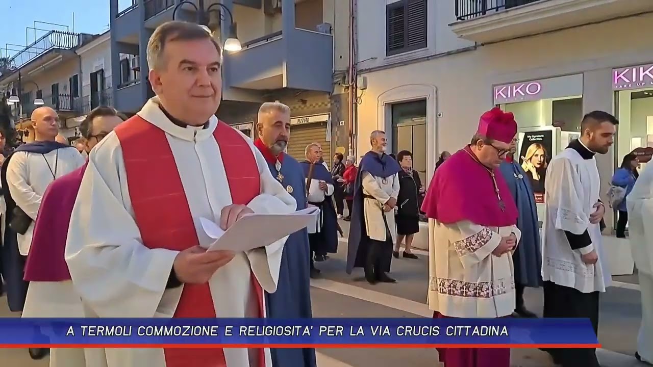 A TERMOLI COMMOZIONE E RELIGIOSITA' PER LA VIA CRUCIS CITTADINA