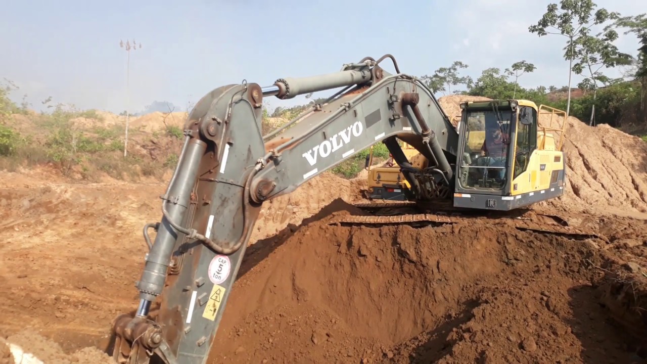 Escavadeira volvo EC 380 no carregamento 😁