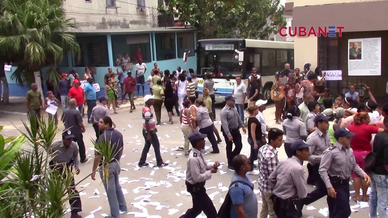 Arrestan a Damas de Blanco en La Habana, Cuba