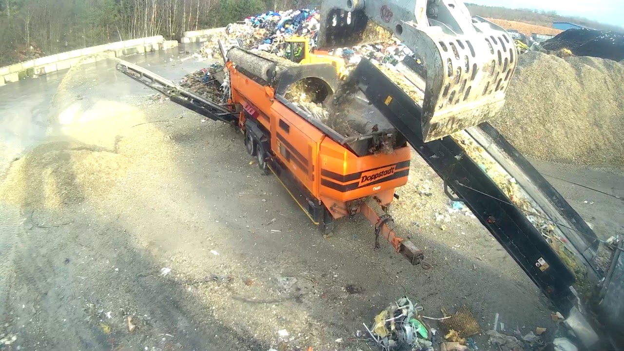 Doppstadt 3080K & SM620 shredding waste