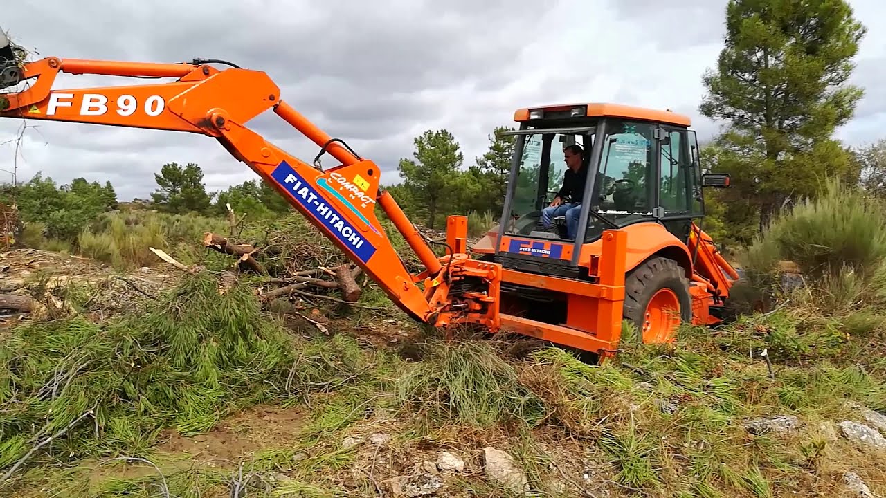 Trabalho com máquina Fiat Hitachi