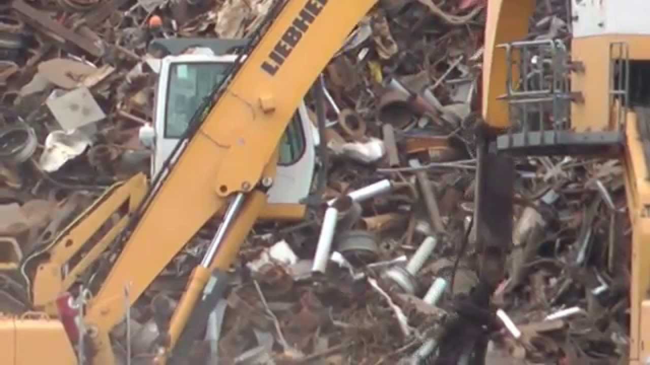 Liebherr scrap handlers loading ship