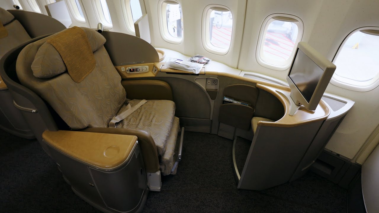 Asiana Airlines B747-400 FIRST CLASS (sold as Business) + SilverKris Lounge ICN