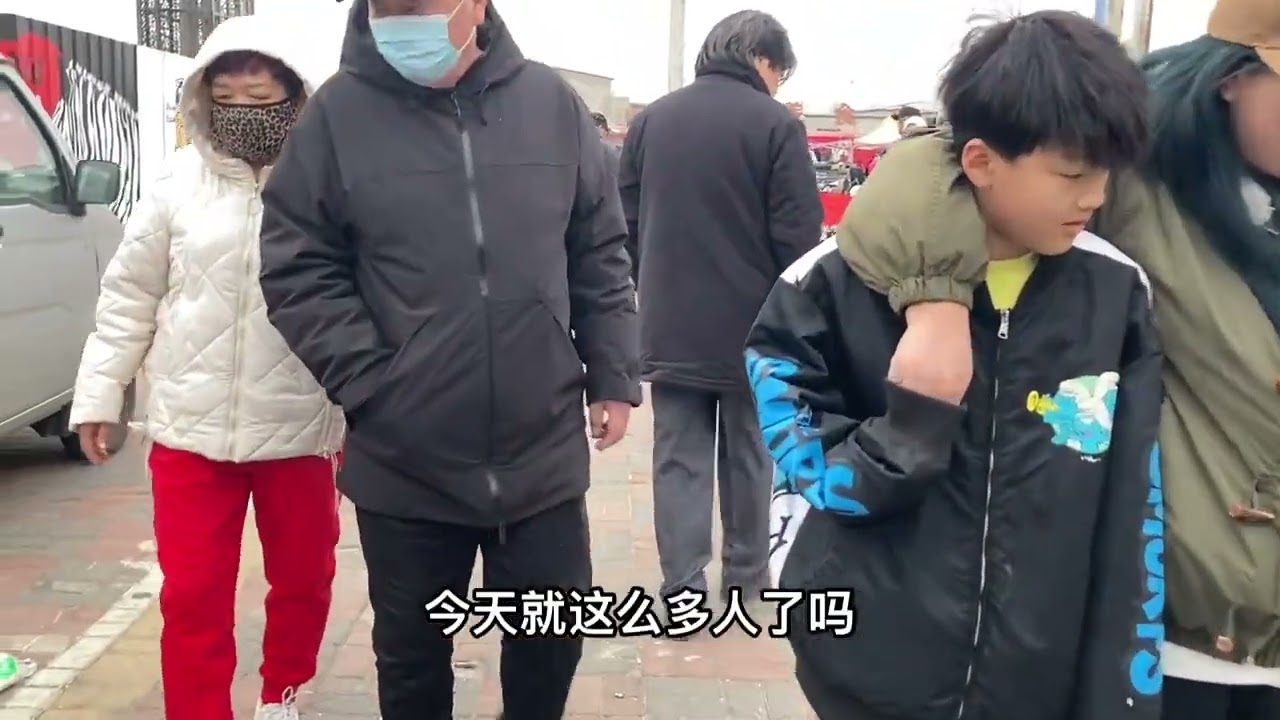 年还没有过完呢跳蚤市场开市了呢 #拍摄现场直击
