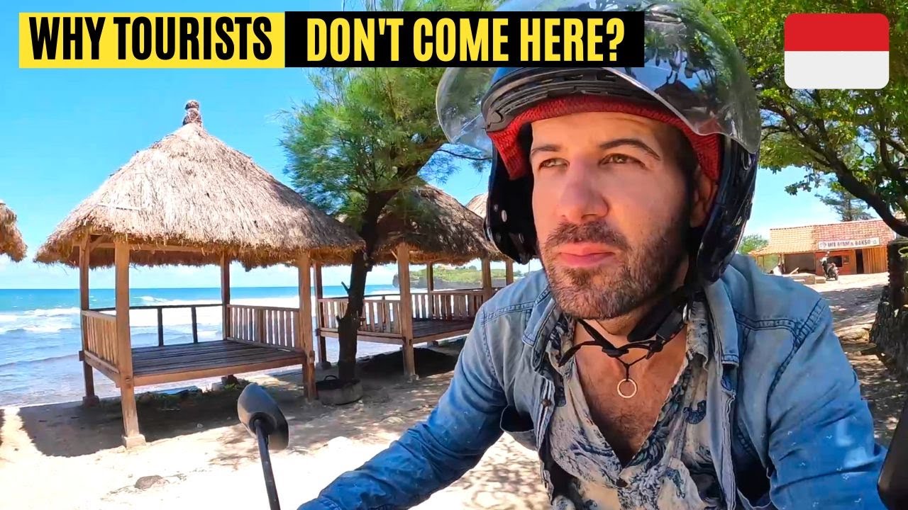 I Visited The Most Abandoned Tourist Town in Indonesia 🇮🇩