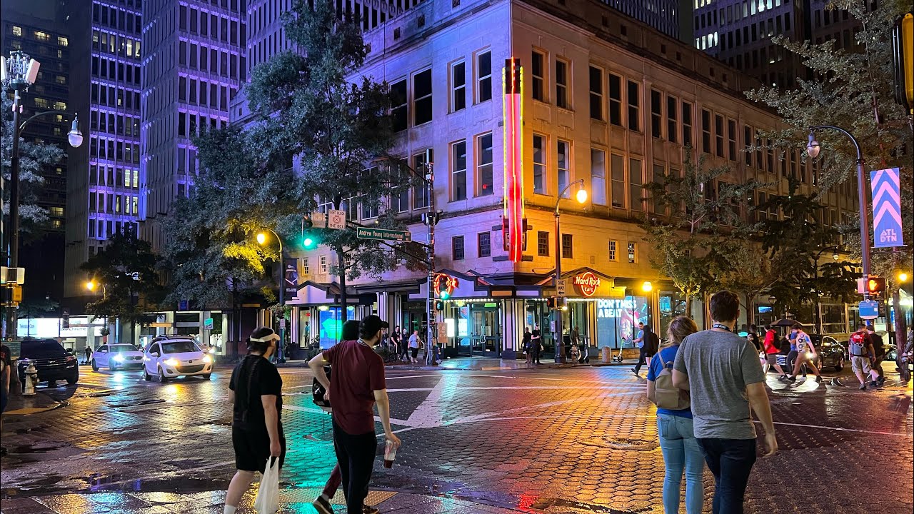 Dragon Con rainy night walk Atlanta【4K60】