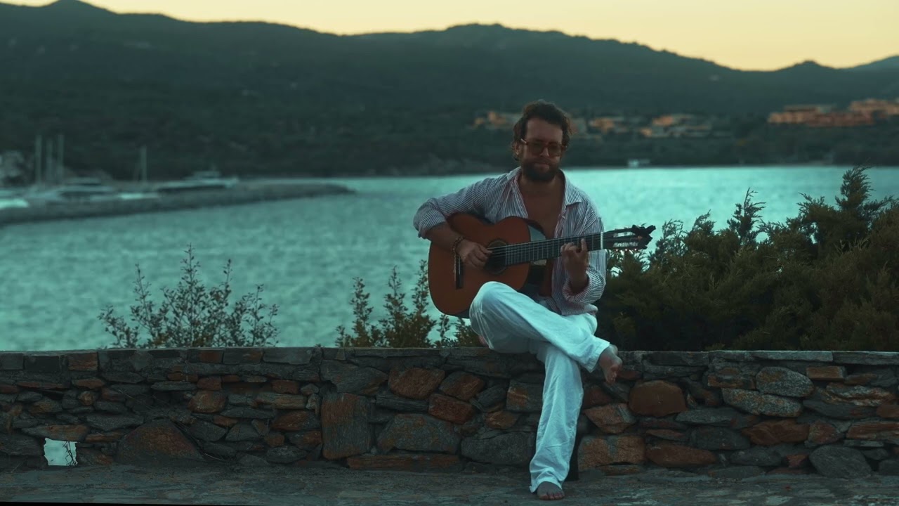 Mario Bakuna plays Eu Vim Da Bahia by Gilberto Gil