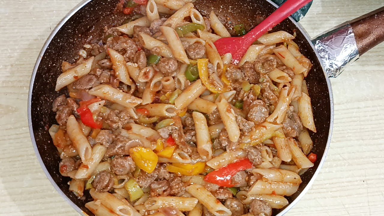 من سهولتها مبعملش غيرها لما اكون مستعجلة! تنفع غداء او عشاء والجوع آخر الليل 😋Pasta with sausage