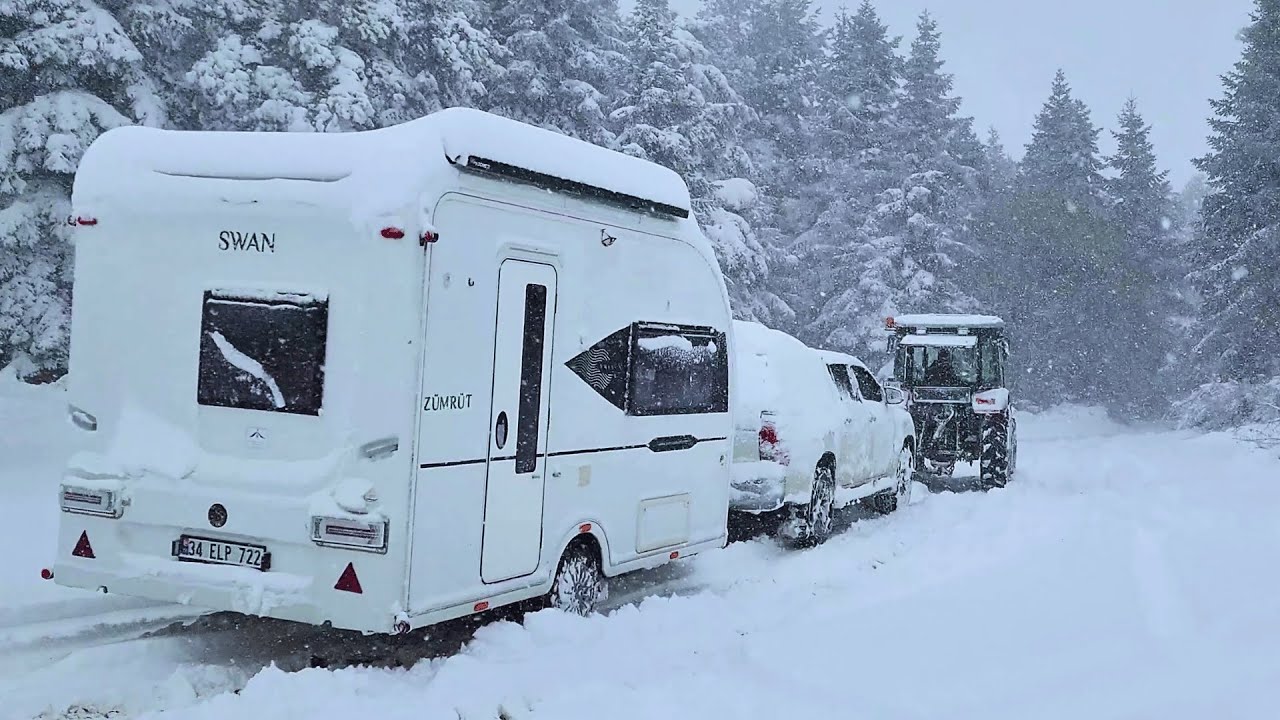 ❄️2 FARKLI KARAVANLA YOĞUN KARDA KAMP | KARDA MAHSUR KALDIK!