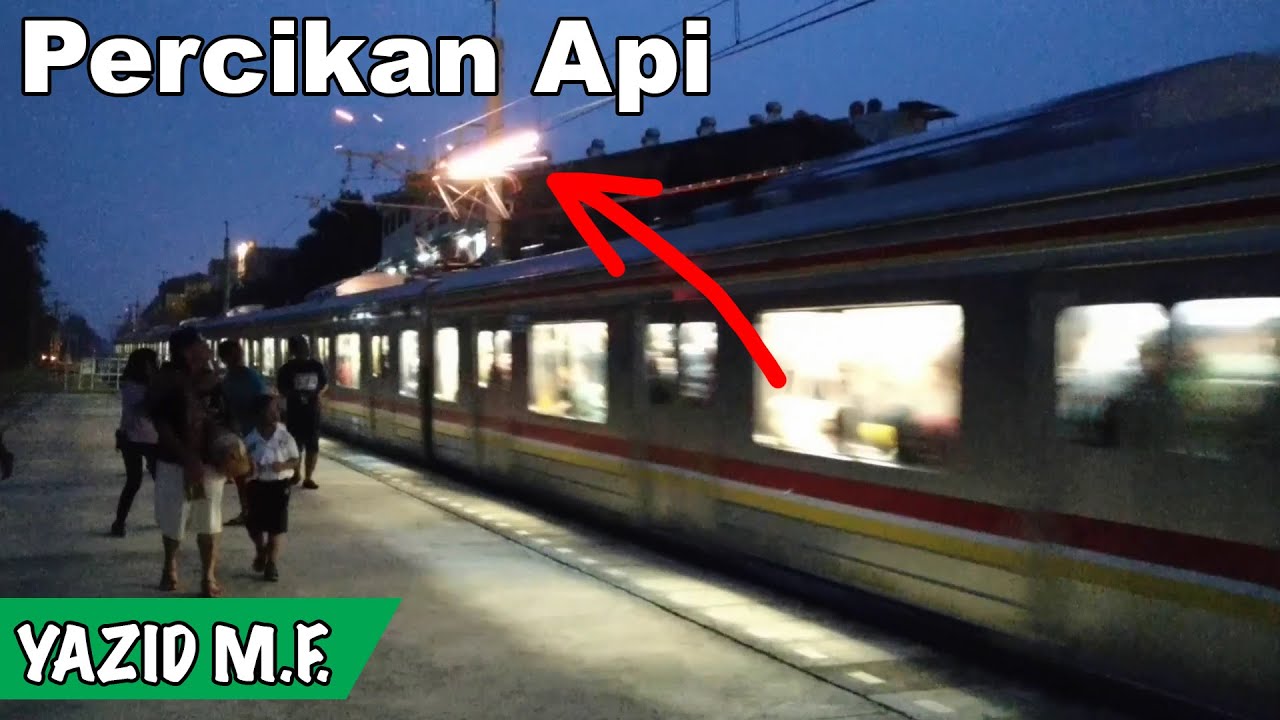 Detik - Detik Pantograf KRL JR 205 Mengeluarkan Percikan Api