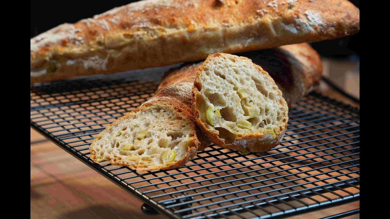 Dinkel-Oliven-Bergkäse-Zirbelbrot mit Dinkelsauerteig